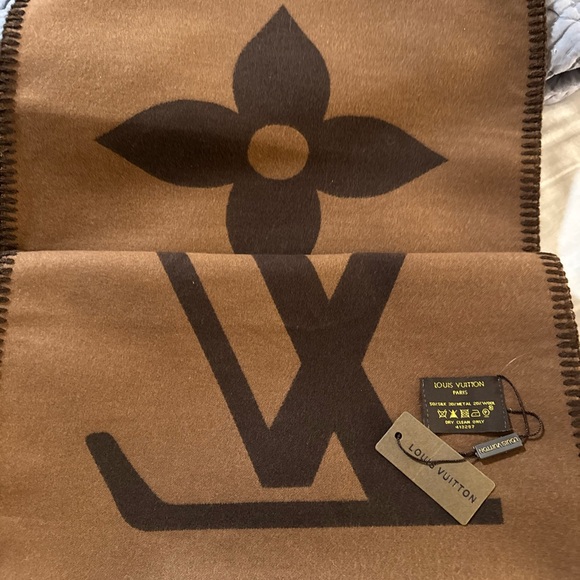 Louis Vuitton Dark Brown Monogram Scarf (faux) - Picture 5 of 5